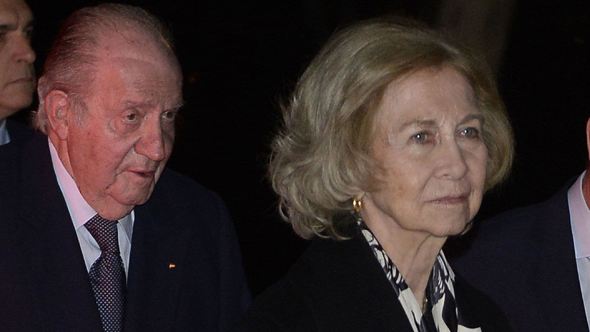 Don Juan Carlos y doña Sofía arropan a la familia de Plácido Arango