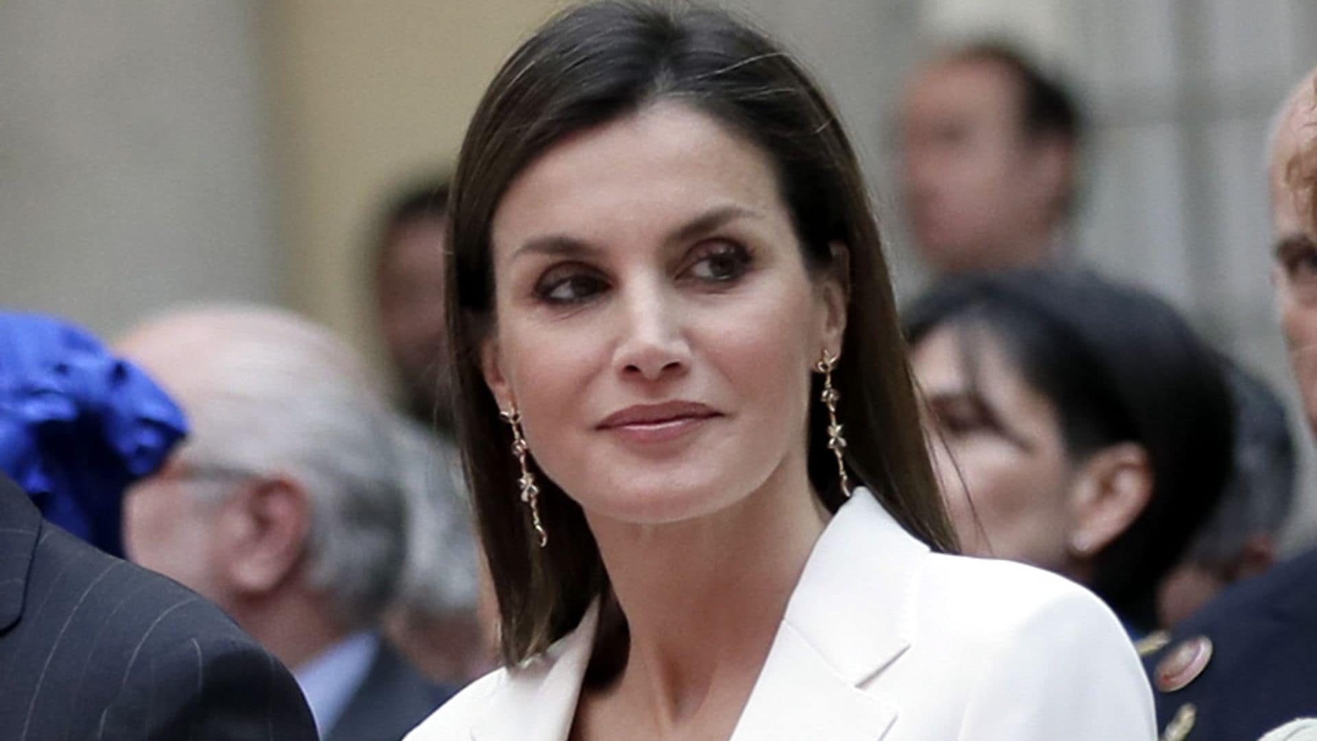 La reina Letizia revive casi 15 años después el look de su petición de mano