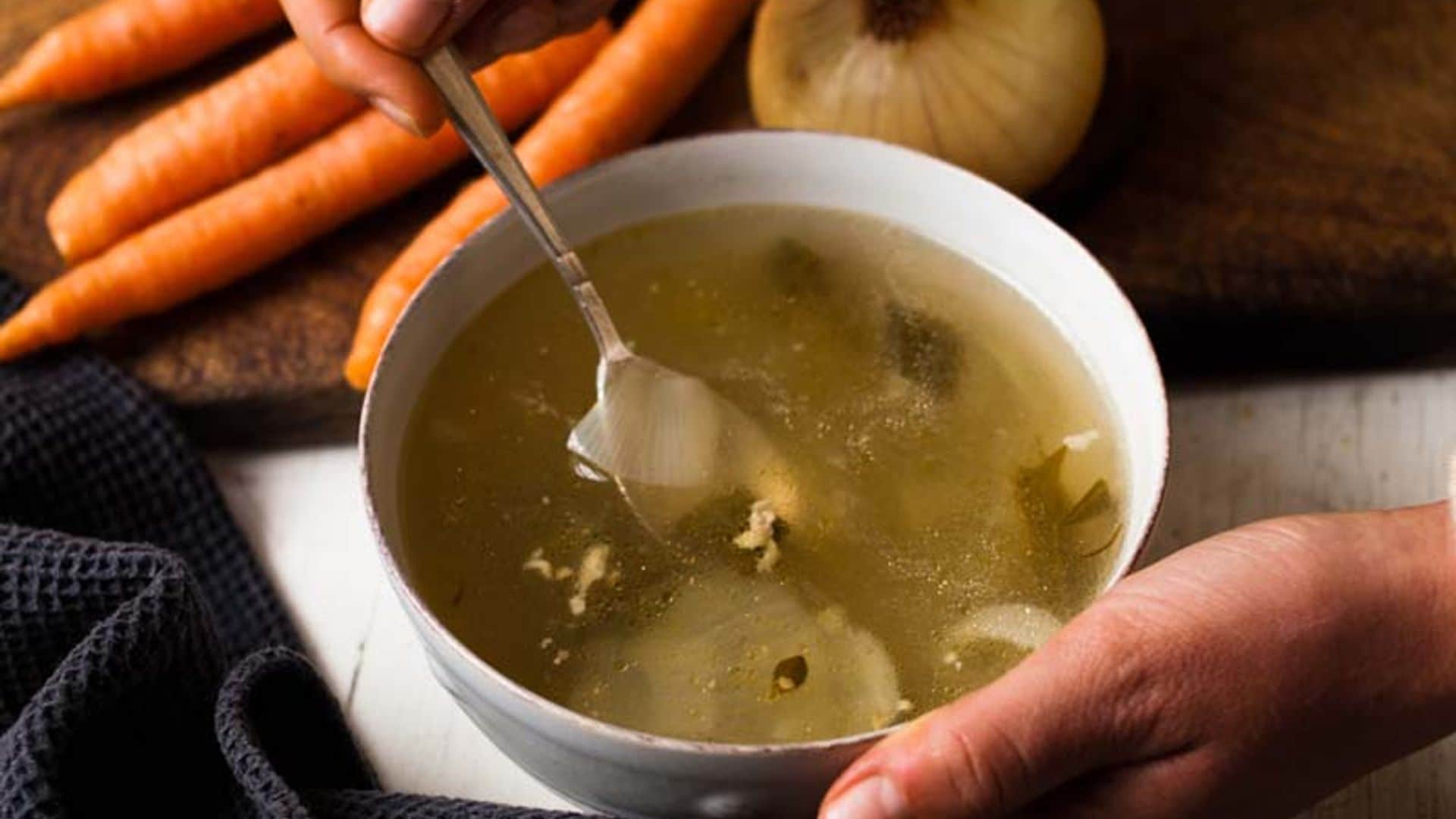 Este es el caldo casero perfecto para entrar en calor y cocinar muchos platos