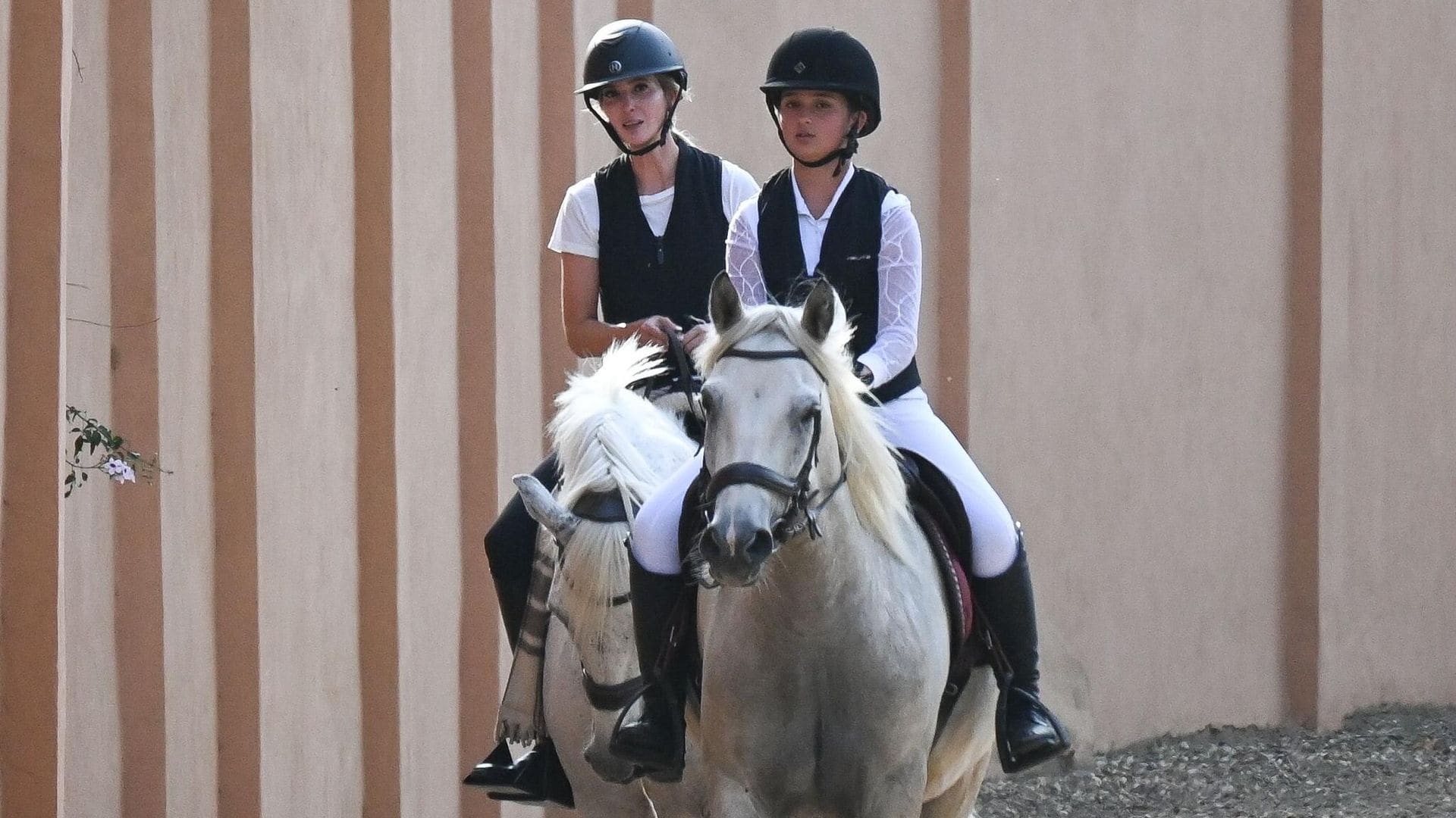 Ivanka Trump y su hija, Arabella, montan a caballo en el impresionante rancho de Julio Iglesias