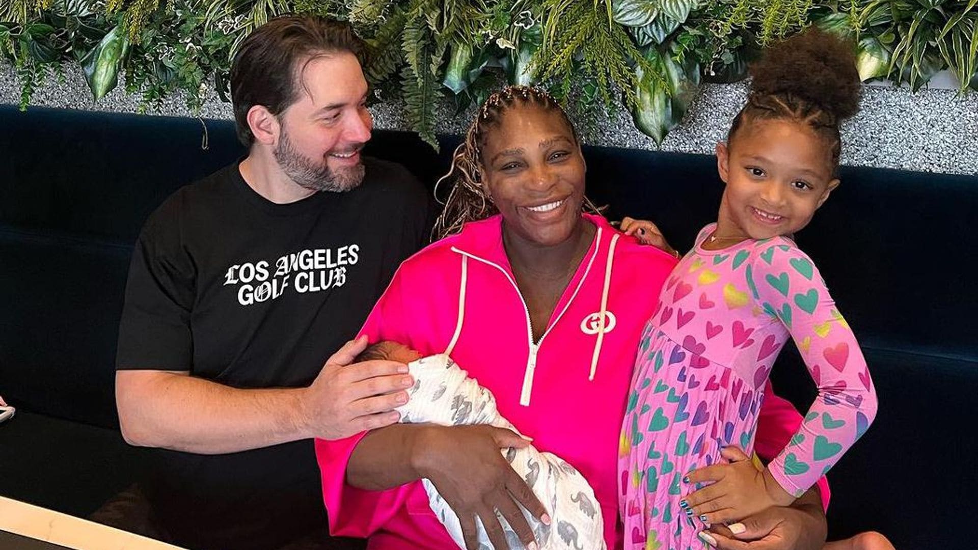 Serena Williams revela cómo se llevan sus hijas a dos meses de recibir a su segunda bebé