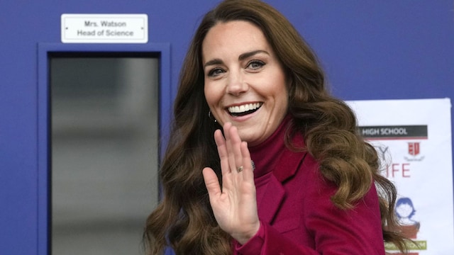 kate middleton fucsia abrigo