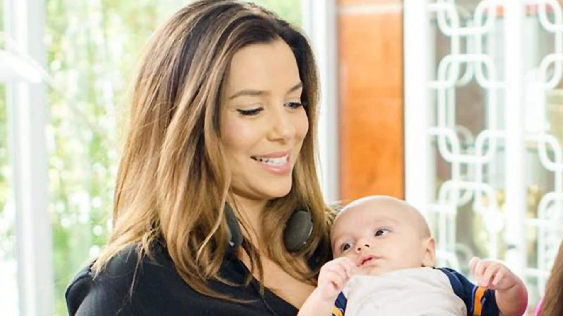 ¡Pura ternura! El bebé de Eva Longoria ya gatea