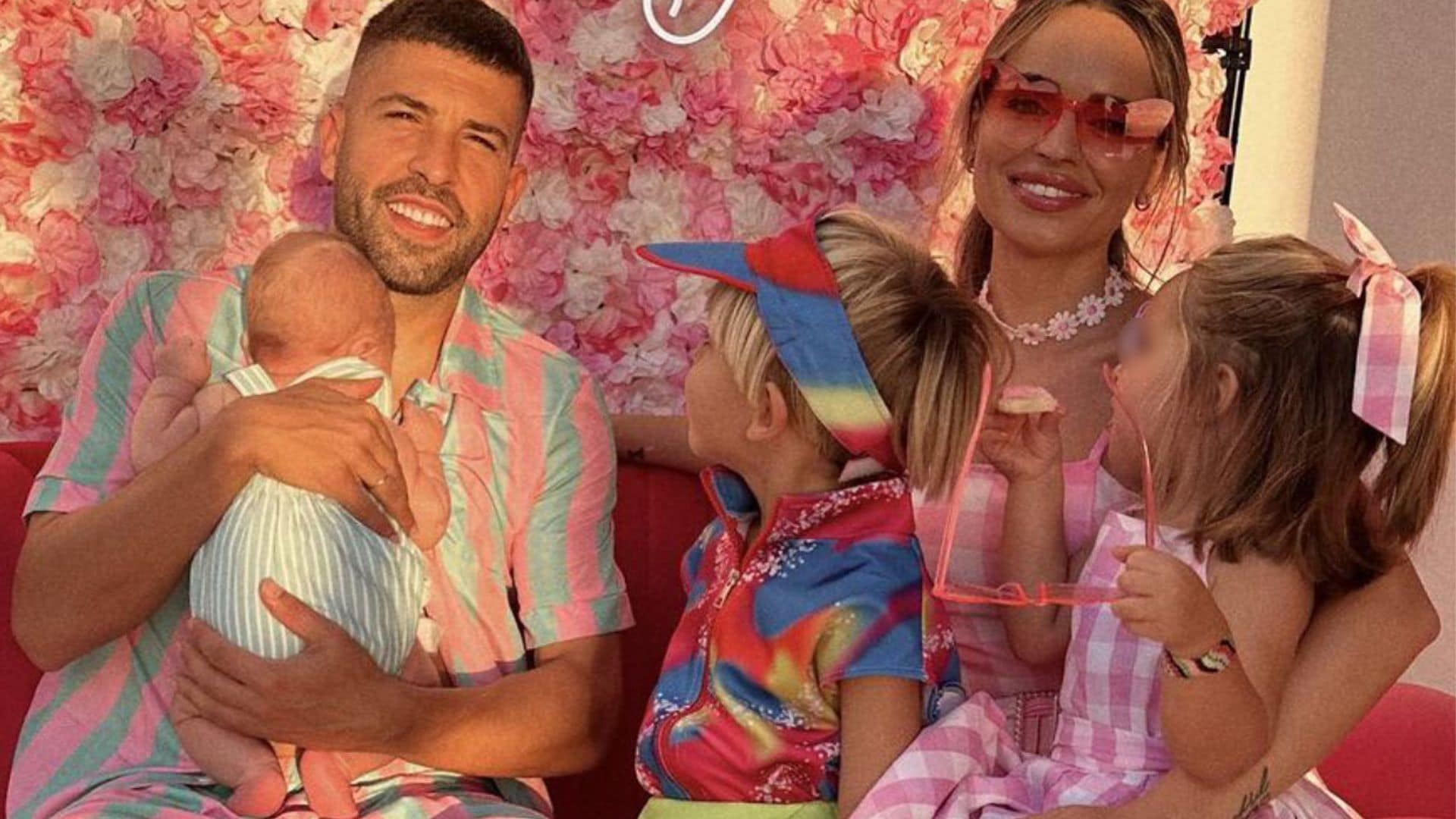 Romarey Ventura y Jordi Alba se convierten en Barbie y Ken para el cumpleaños de su hija en Miami