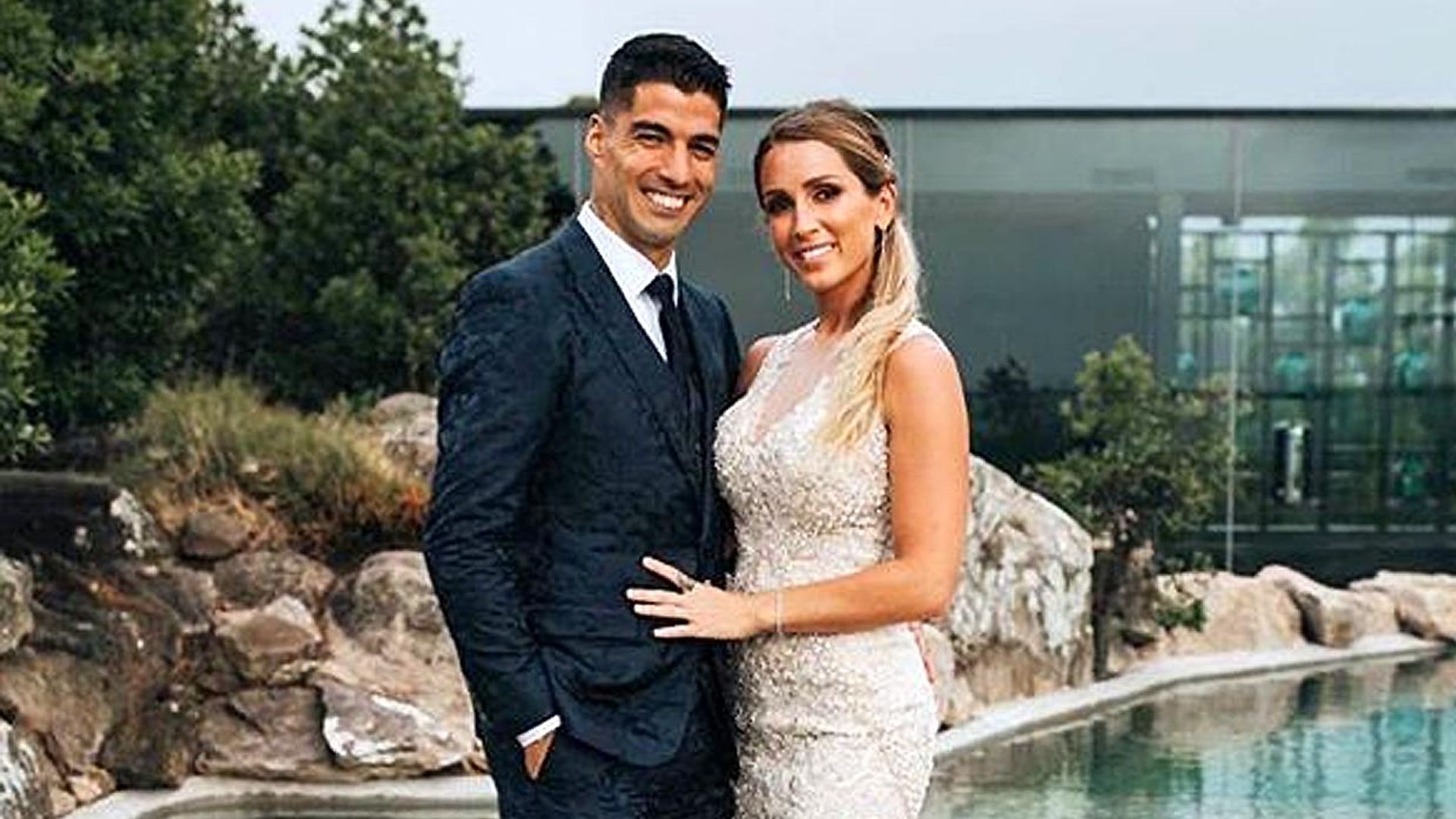 Unos novios radiantes a ritmo de reguetón, así ha sido la gran fiesta de boda de Luis Suárez y Sofía Balbi