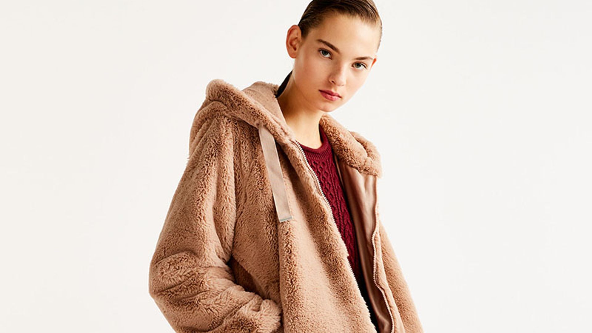 Este invierno los abrigos y cazadoras serán de pelo, según Pull & Bear