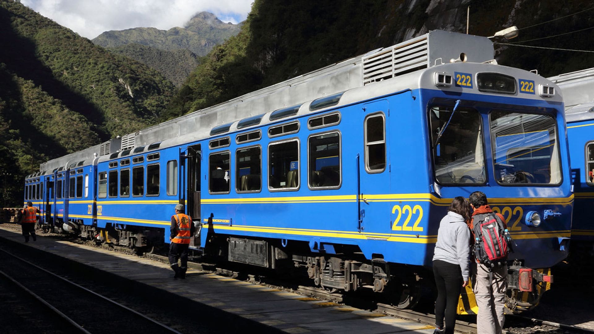 Hacia el misterio de Machu Picchu en un tren de lujo