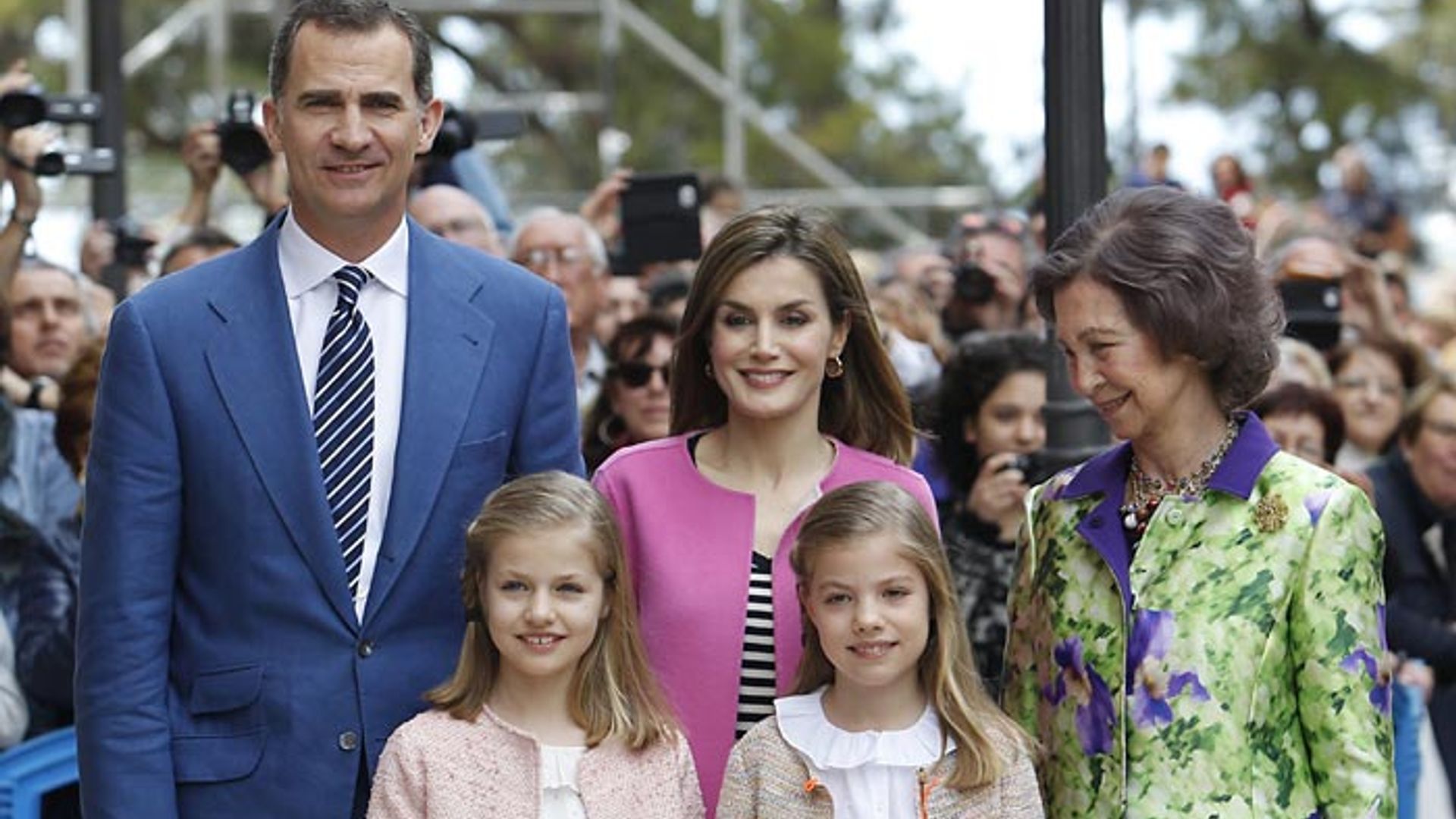 La princesa Leonor y la infanta Sofía, alegría primaveral en la Misa de Pascua de Palma