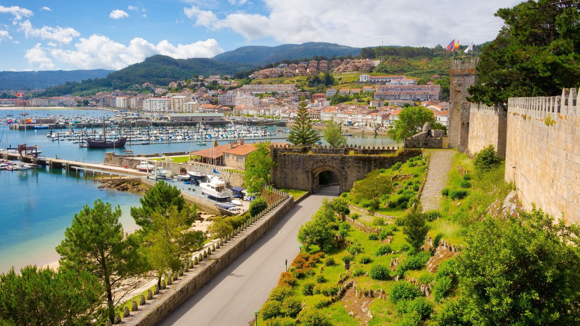 Bayona, la preciosa villa costera que Colón puso en el mapa