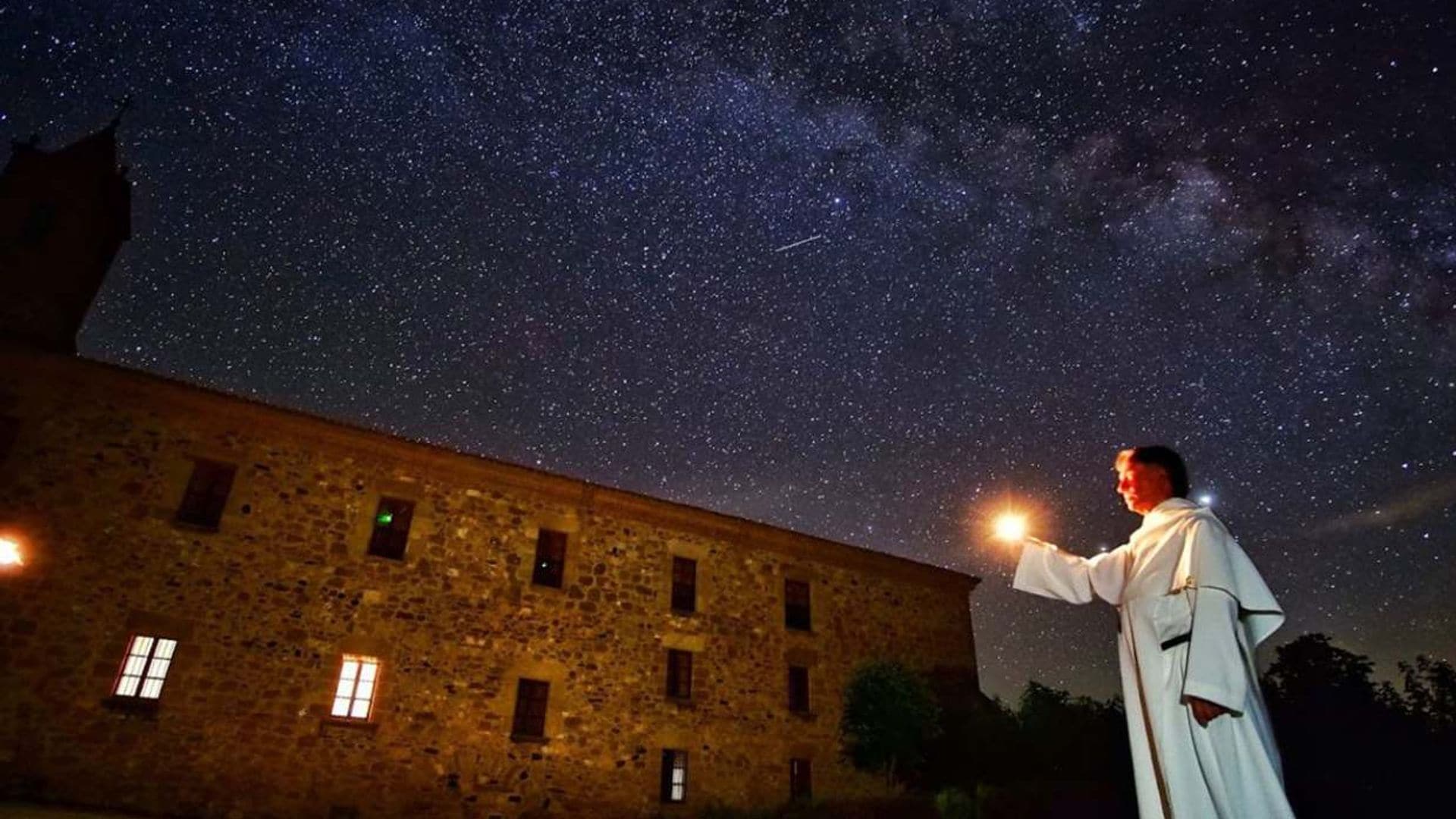 El fraile que enseña las estrellas en el monasterio del Olivar