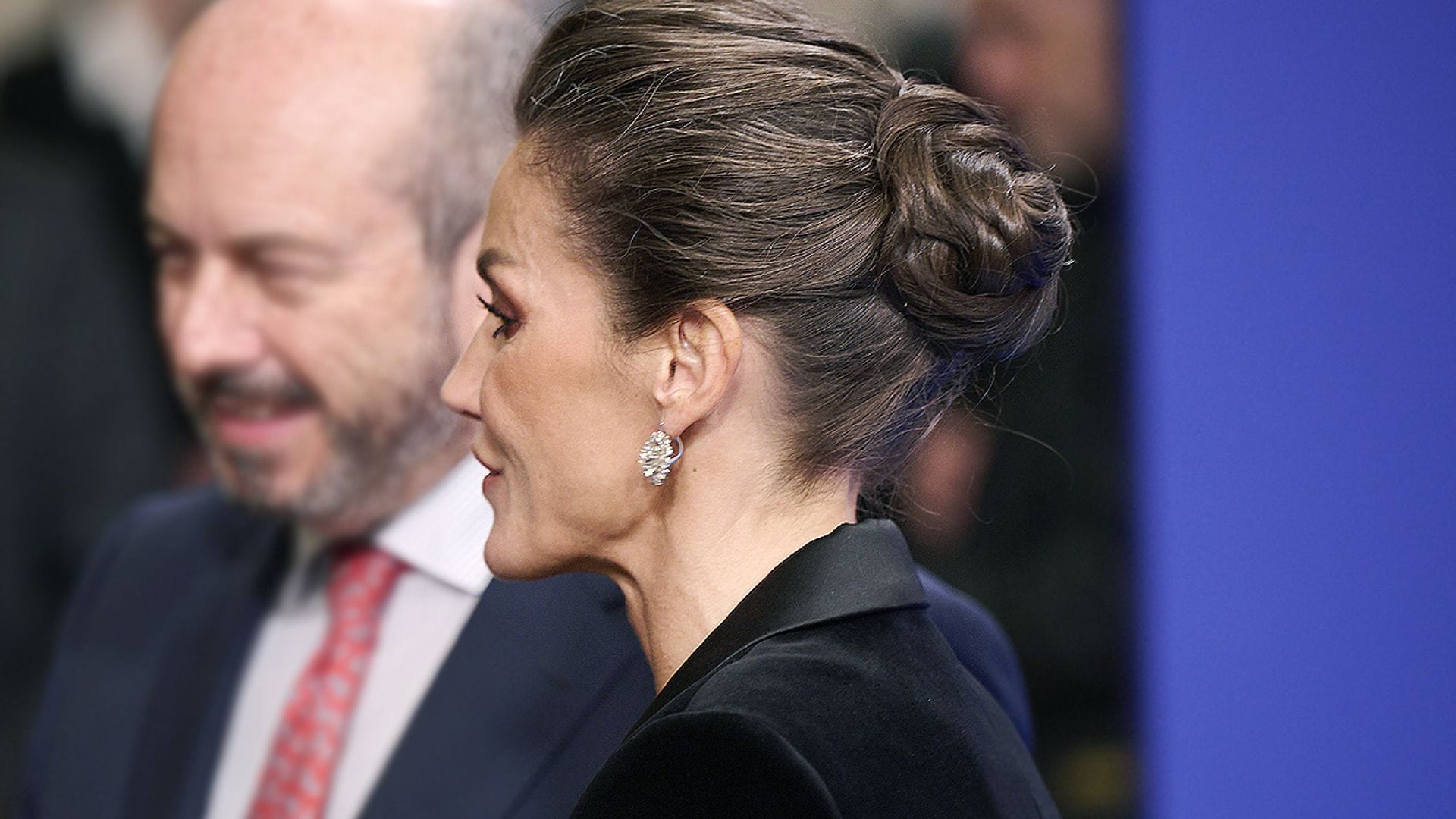 El moño 'caracola' de la reina Letizia, a examen