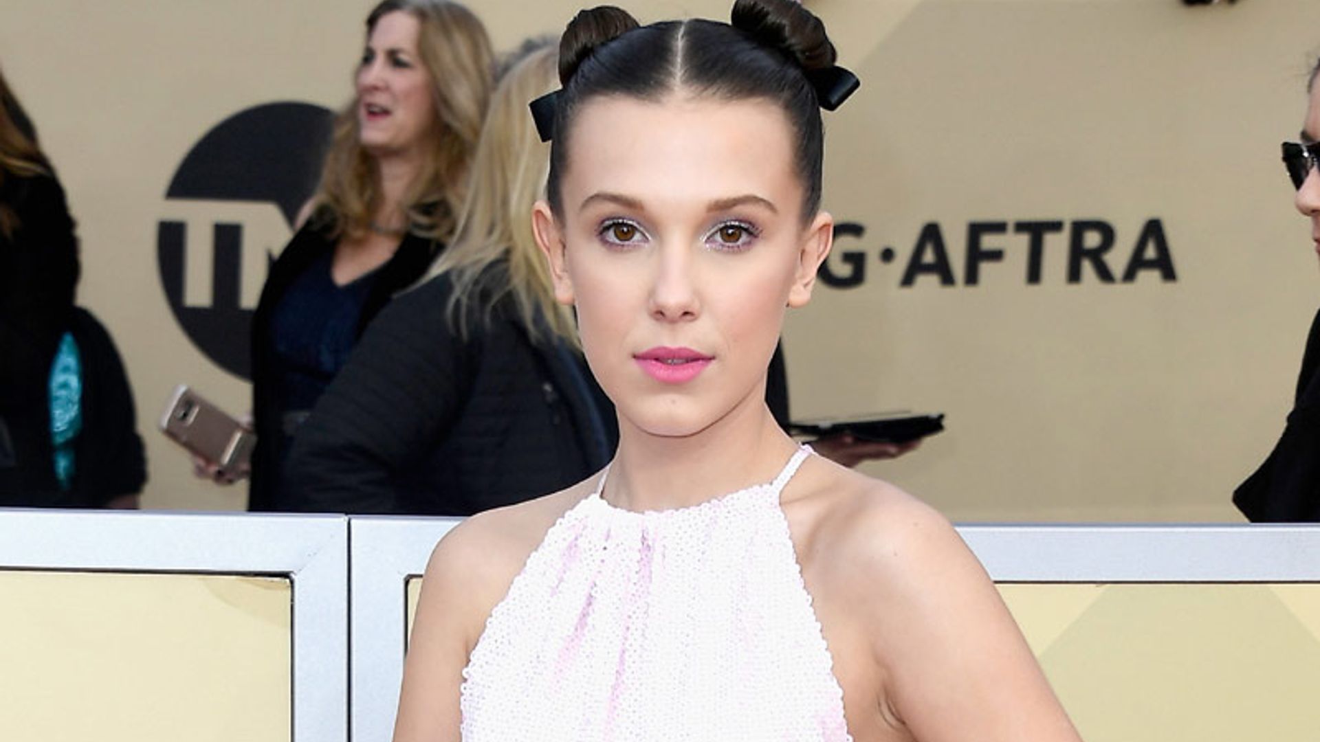 Millie Bobby Brown y su novio conquistan las redes cantando juntos en un vídeo viral