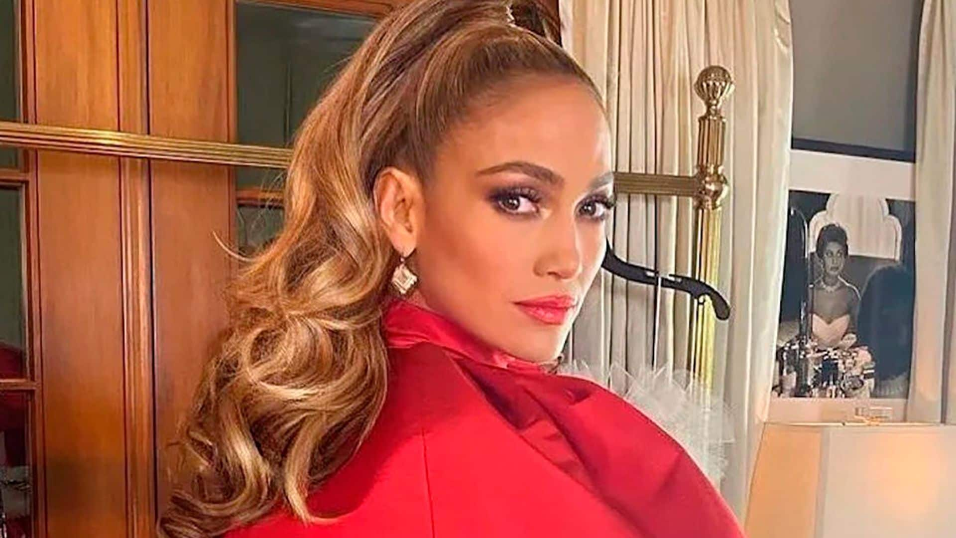 El traje de flores de Jennifer Lopez, la inspiración ideal para tu próxima boda