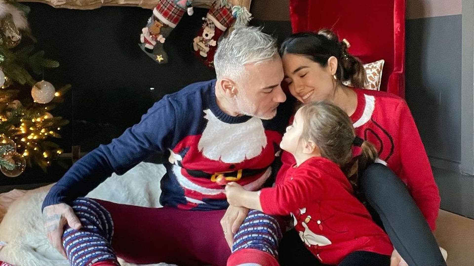 Clásico y elegante: así es el árbol de Navidad de Sharon Fonseca y su hija Blu con rosas rojas