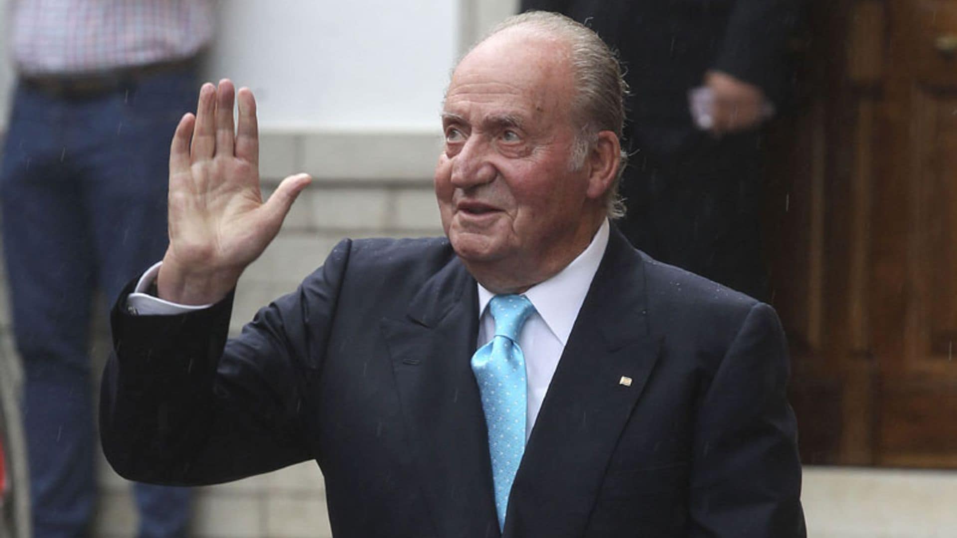 El rey Juan Carlos ingresa en el hospital para ser operado de la rodilla