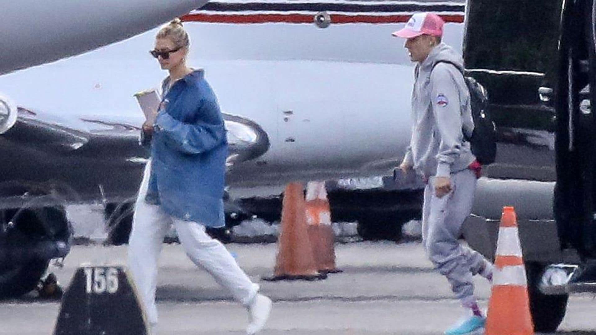 Justin Bieber y Hailey Baldwin, rumbo a su segunda boda en su jet privado