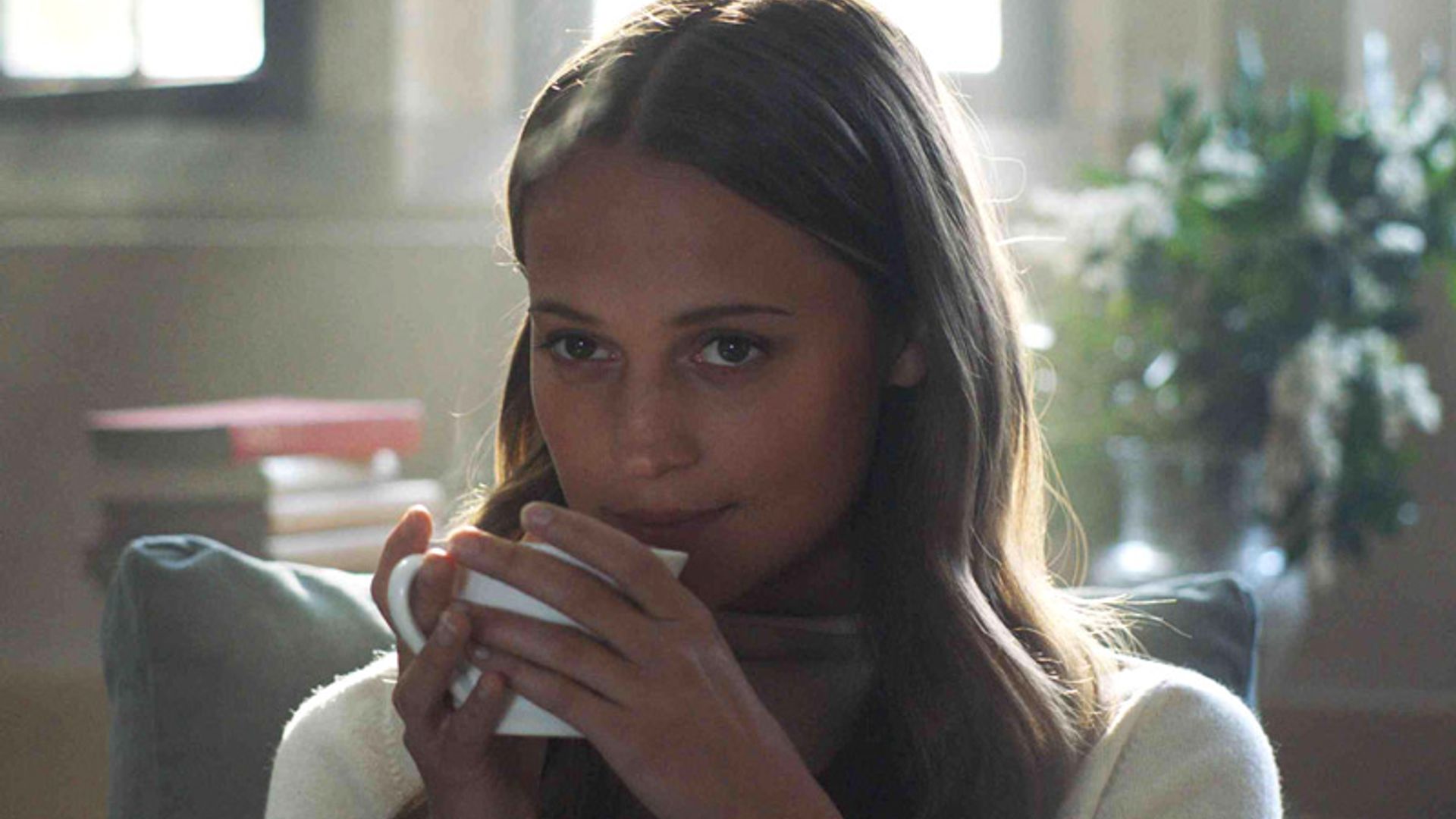 Entrevistamos a Alicia Vikander, que cuenta su historia de amor, pero... en la ficción