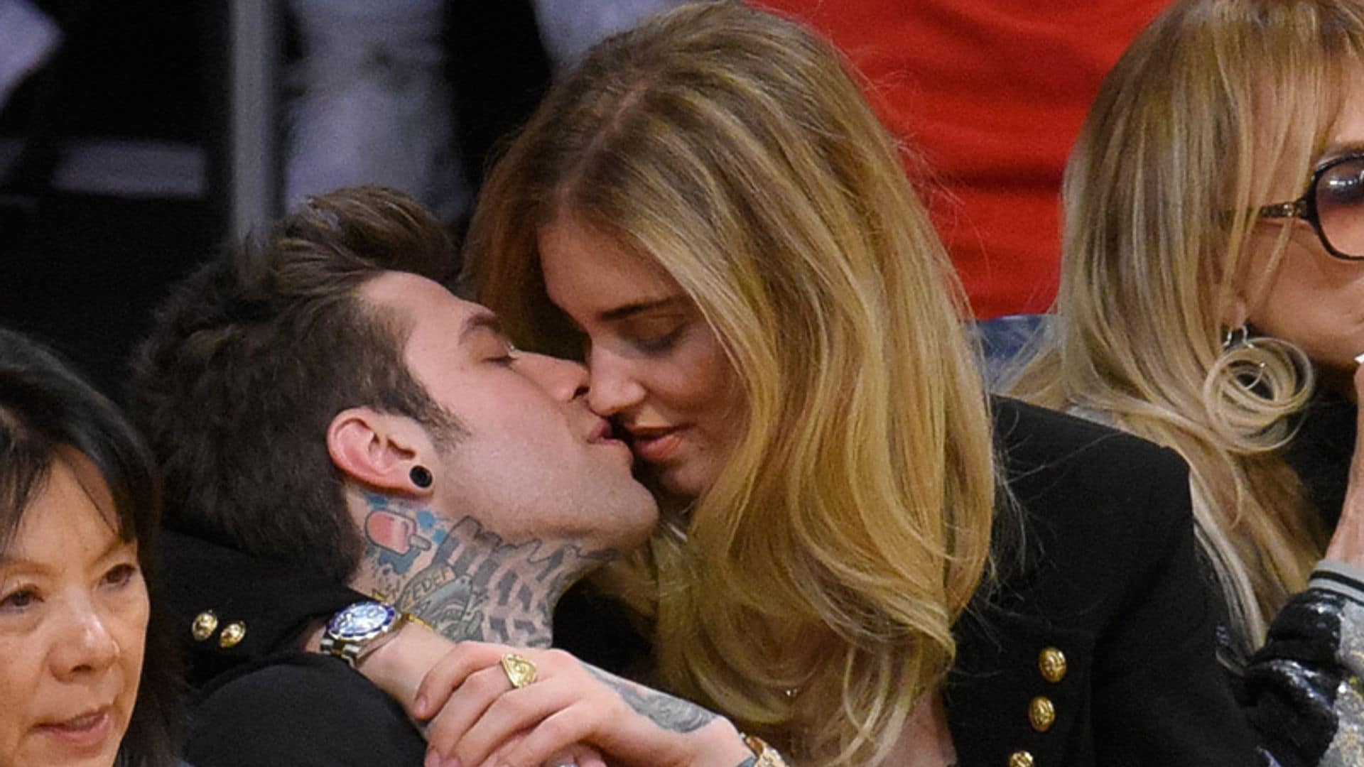 Los besos de película de Chiara Ferragni y su novio, el rapero Fedez