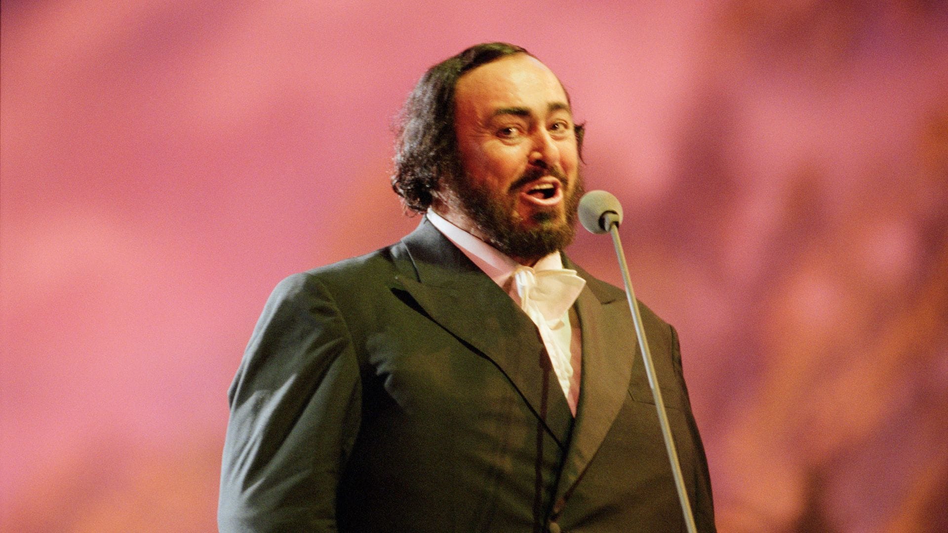 El tenor italiano Luciano Pavarotti (1935-2007) 