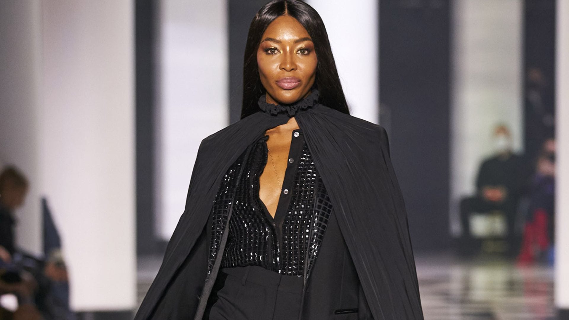 Naomi Campbell y Batman coinciden sobre la pasarela de la última colección de Lanvin