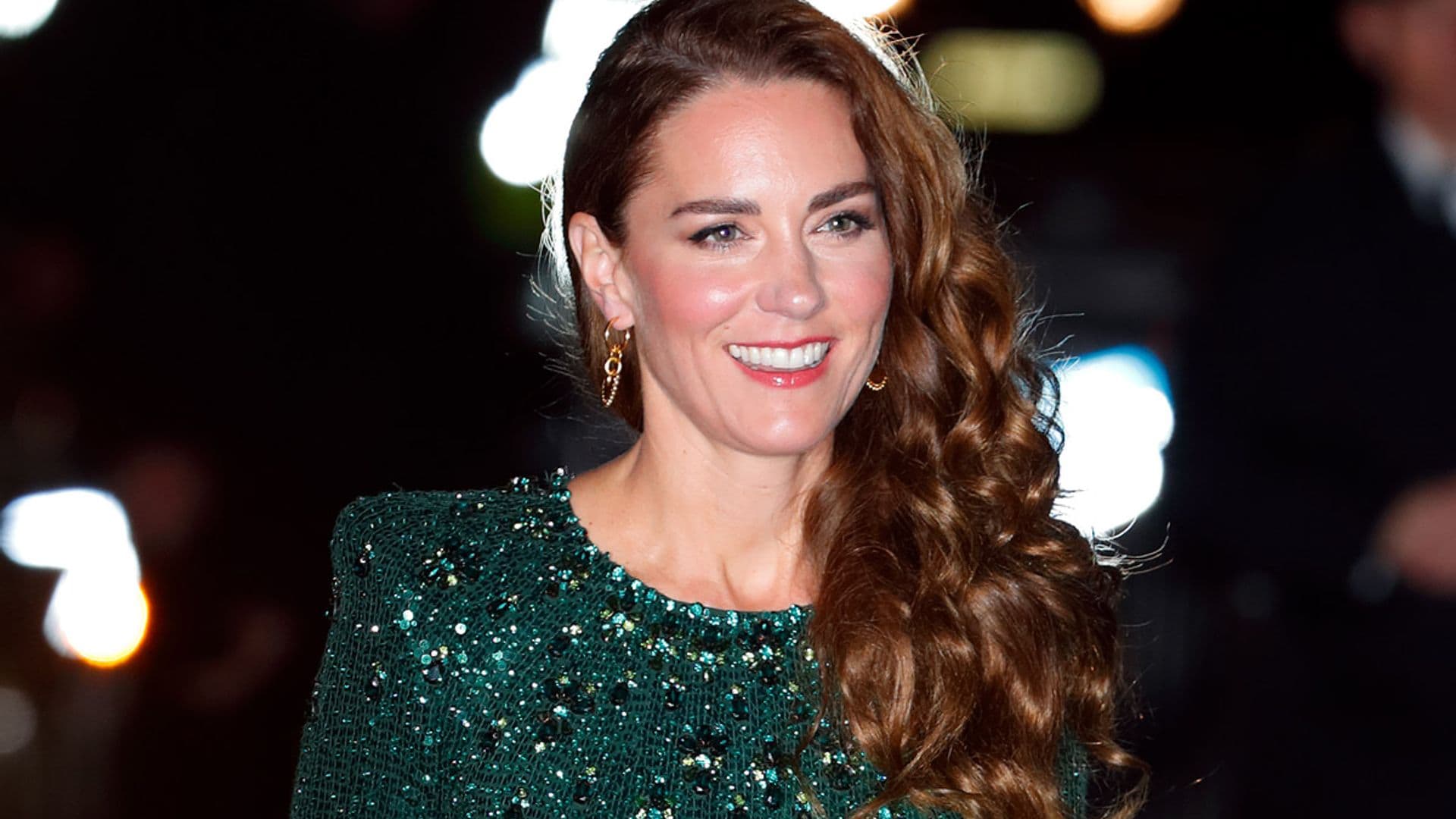 A Kate Middleton también le sienta muy bien el peinado de moda que resta años