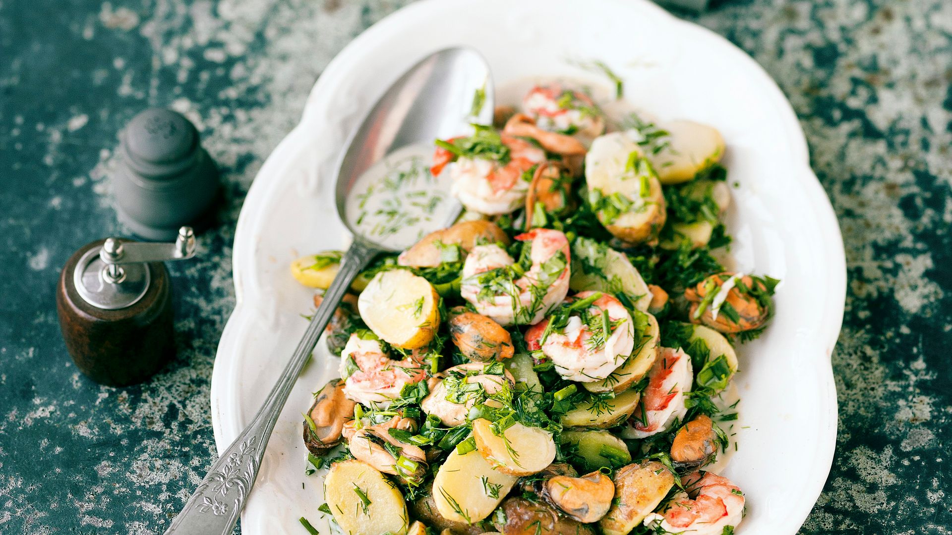 Ensalada de patata con mariscos