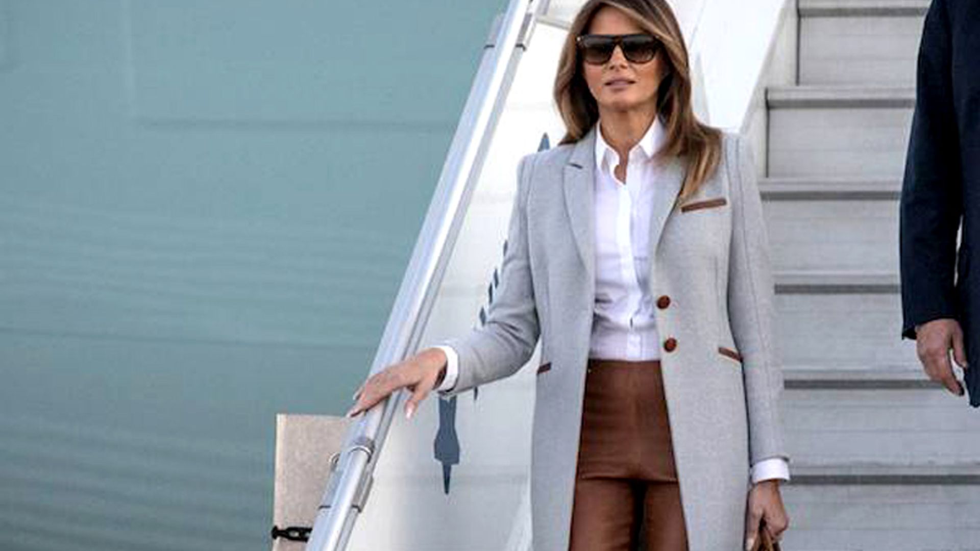 Un avión en el que volaba Melania Trump es obligado a aterrizar por humo en la cabina