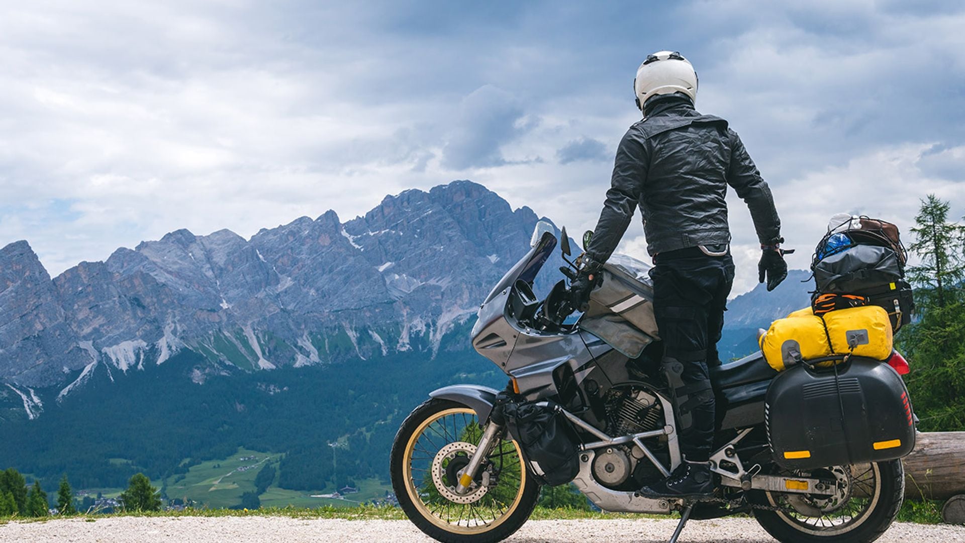 Las mejores rutas en moto para recorrer España