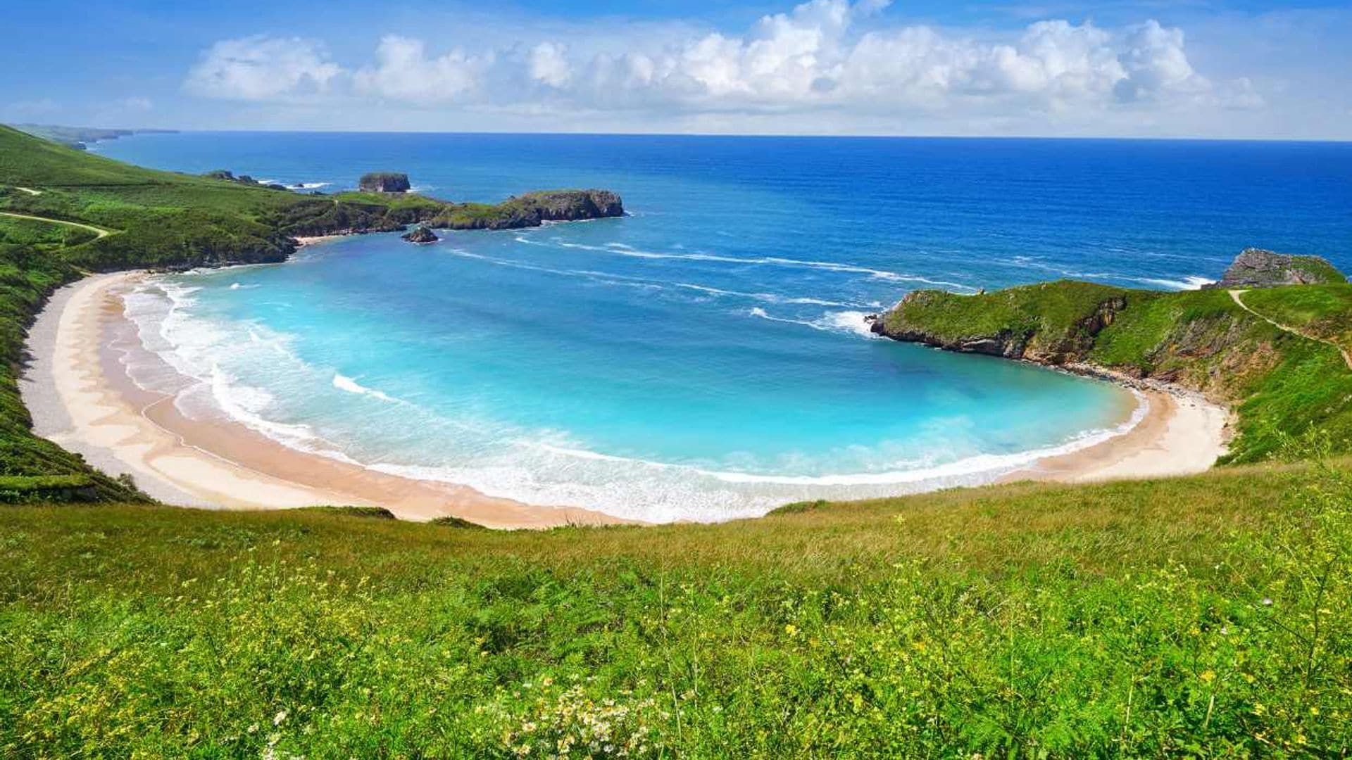 Toda la belleza del litoral asturiano resumida en una ruta por la costa de Llanes