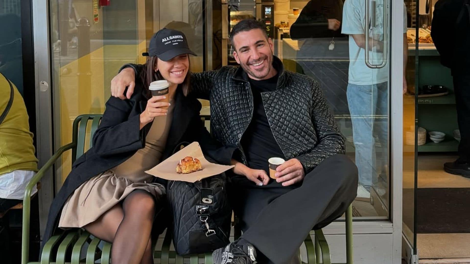 El increíble viaje de Miguel Ángel Silvestre y Rebeca Toribio en Ámsterdam entre 'tulipanes y bicicletas'