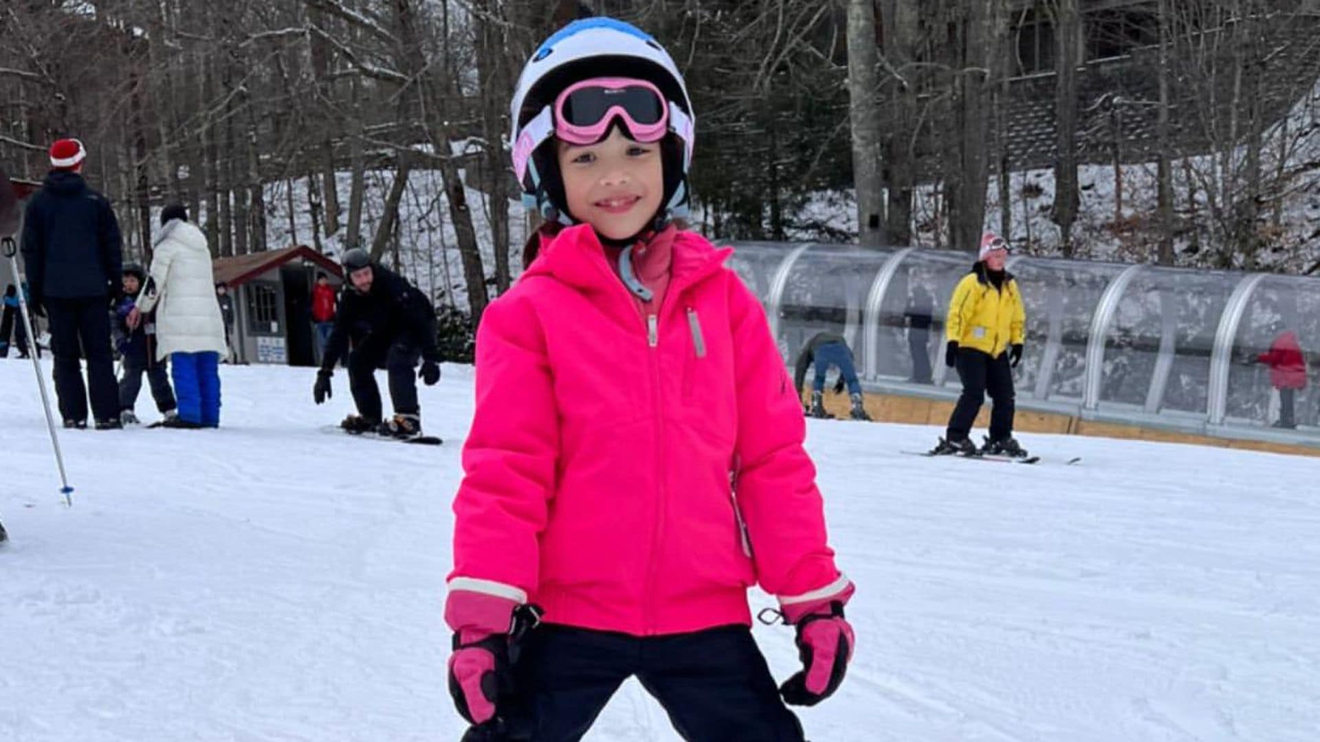 Giulietta, la hija de Ana Patricia Gámez, ¡toda una experta sobre la nieve!