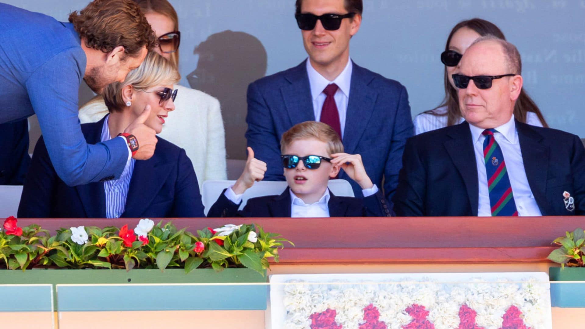 Los simpáticos gestos de Jacques y las gafas futuristas de Charlene, protagonistas de la final de tenis de Montecarlo