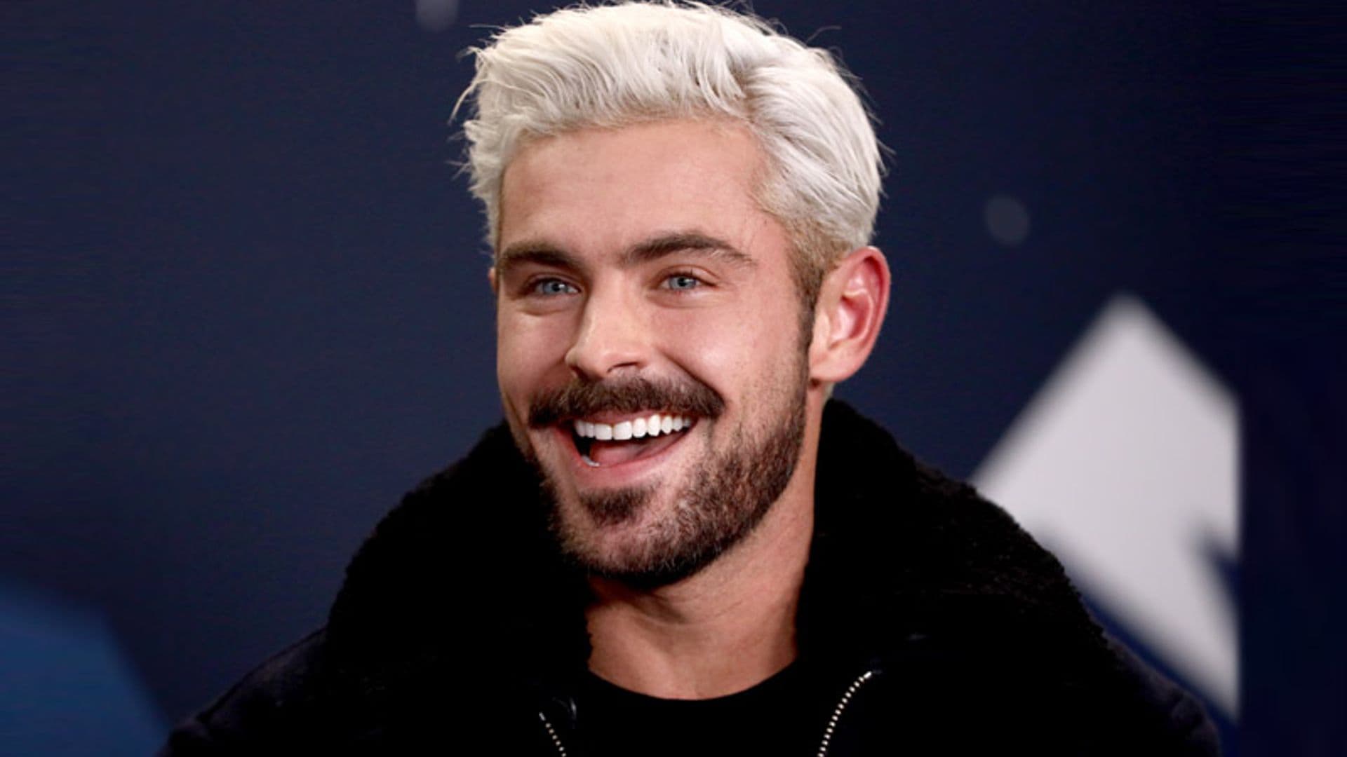 Zac Efron revoluciona las redes con su nuevo rubio platino