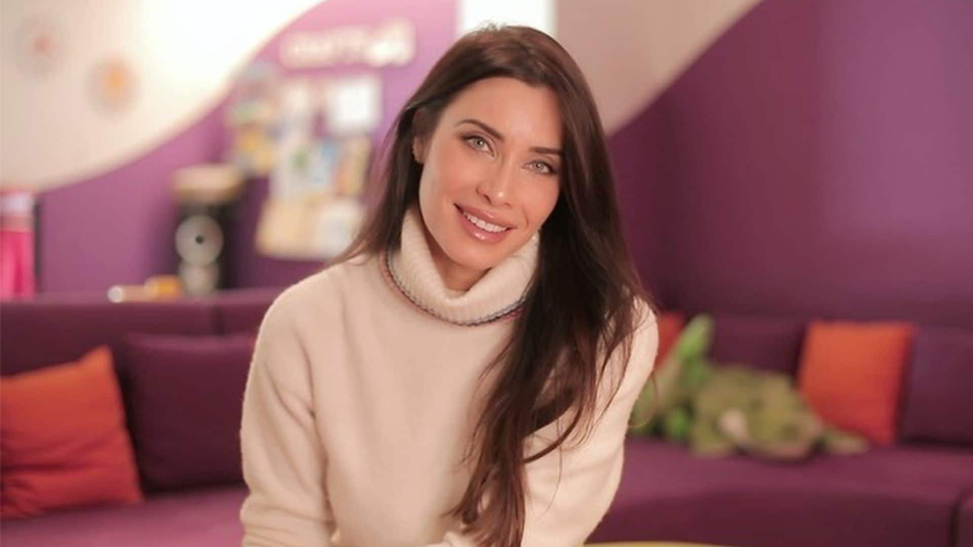 Americana y 'leggings' de vinilo, el desafío con el que Pilar Rubio se supera a sí misma