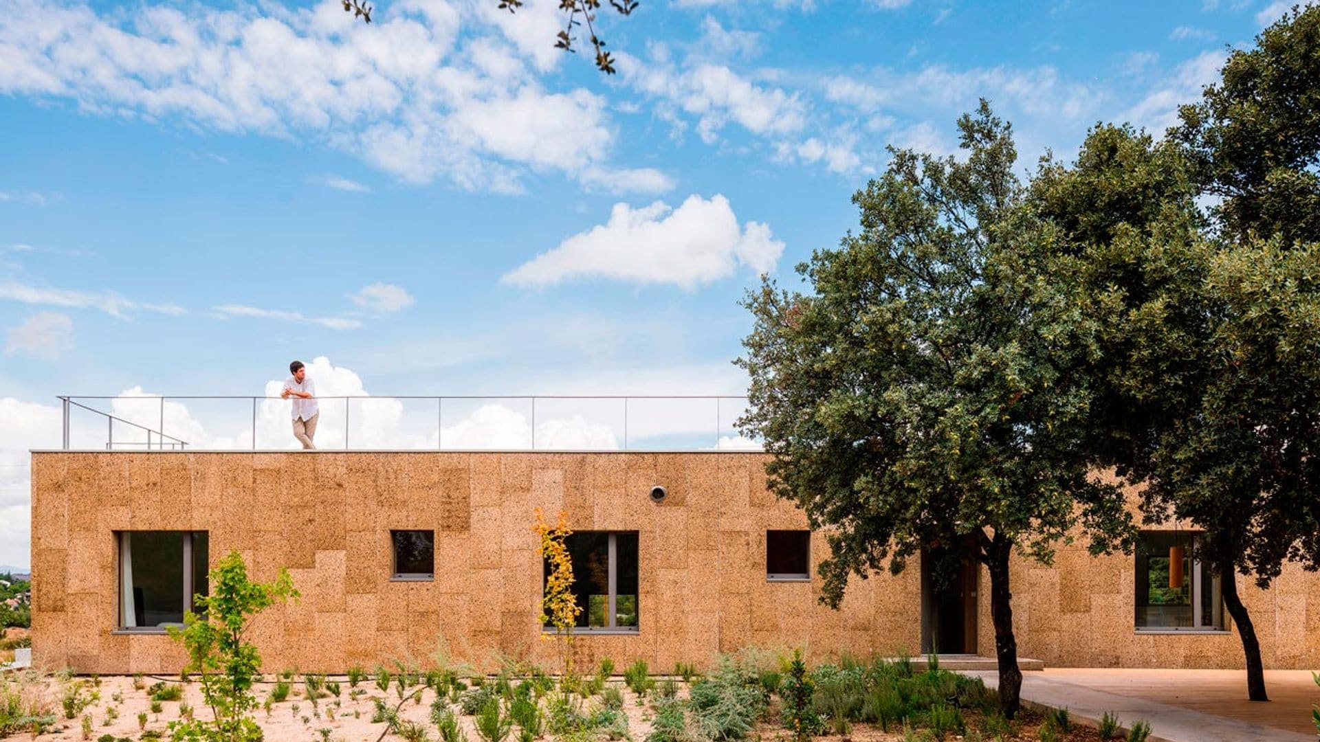 Una casa industrializada en la sierra de Madrid más que preparada para una vida sostenible