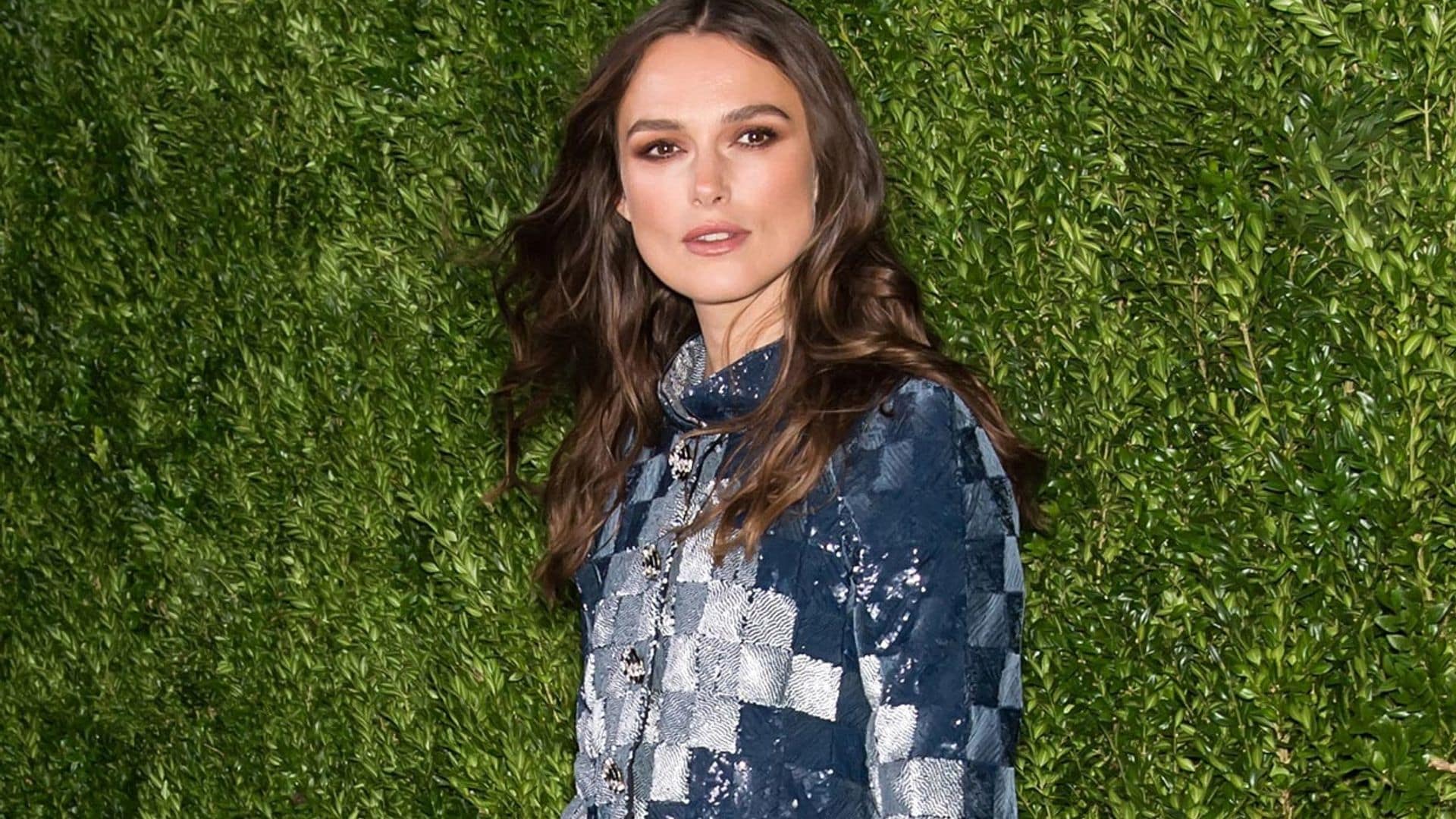 Keira Knightley estrena película con uno de sus looks de belleza infalibles