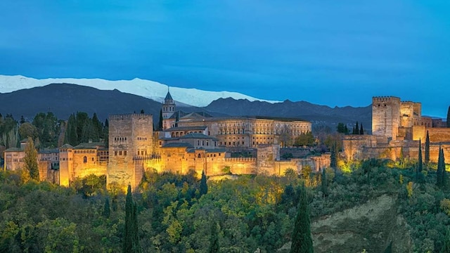 panoramica de la alhambra de granada en otono