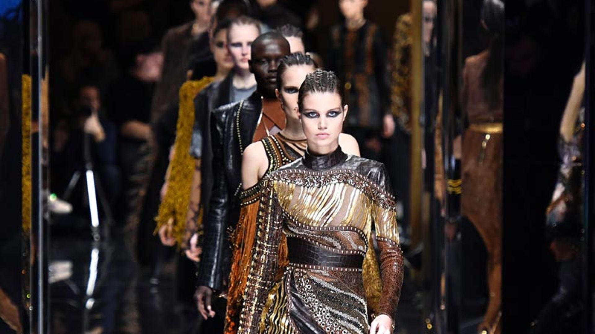 La 'Balmain Army' vuelve a 'hacer de las suyas' en París