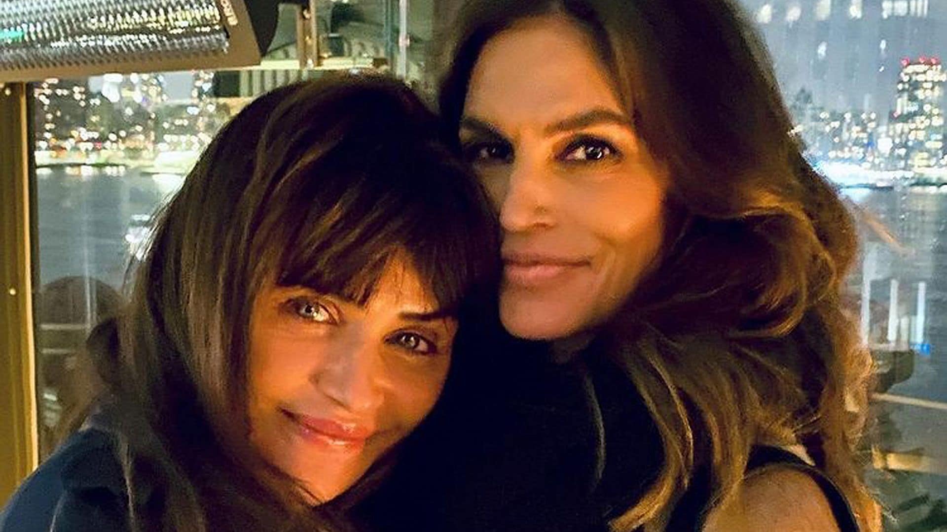 Cindy Crawford y Helena Christensen: reencuentro de supermodelos por Navidad