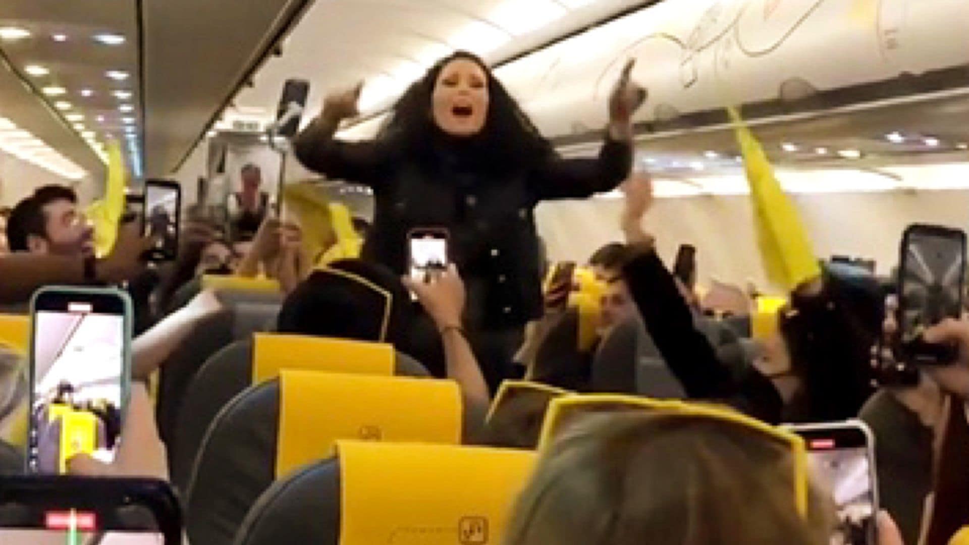 La increíble sorpresa de Rosa López en un avión repleto de Eurofans con destino a la final de Eurovisión