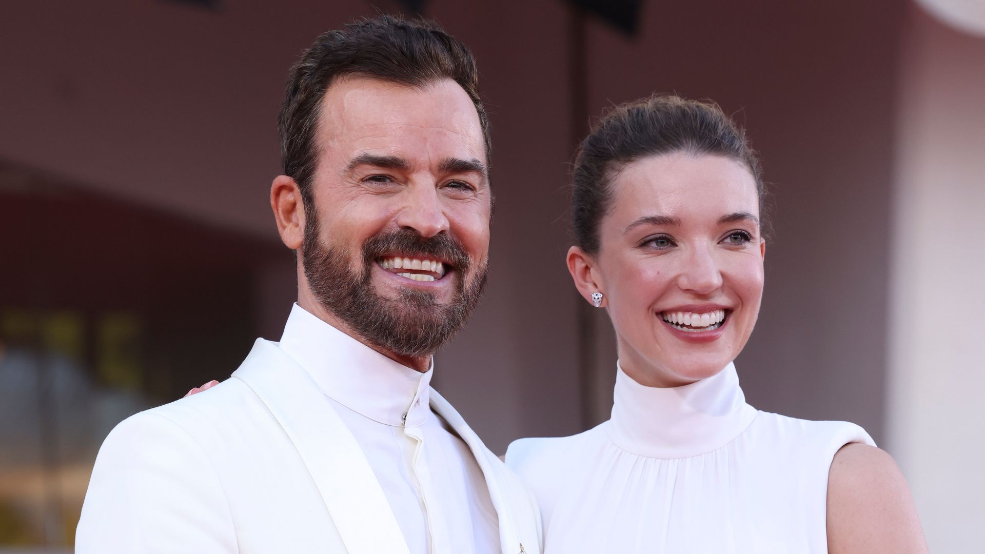 Justin Theroux se ha casado en México y así es su mujer, la actriz Nicole Brydom Bloom