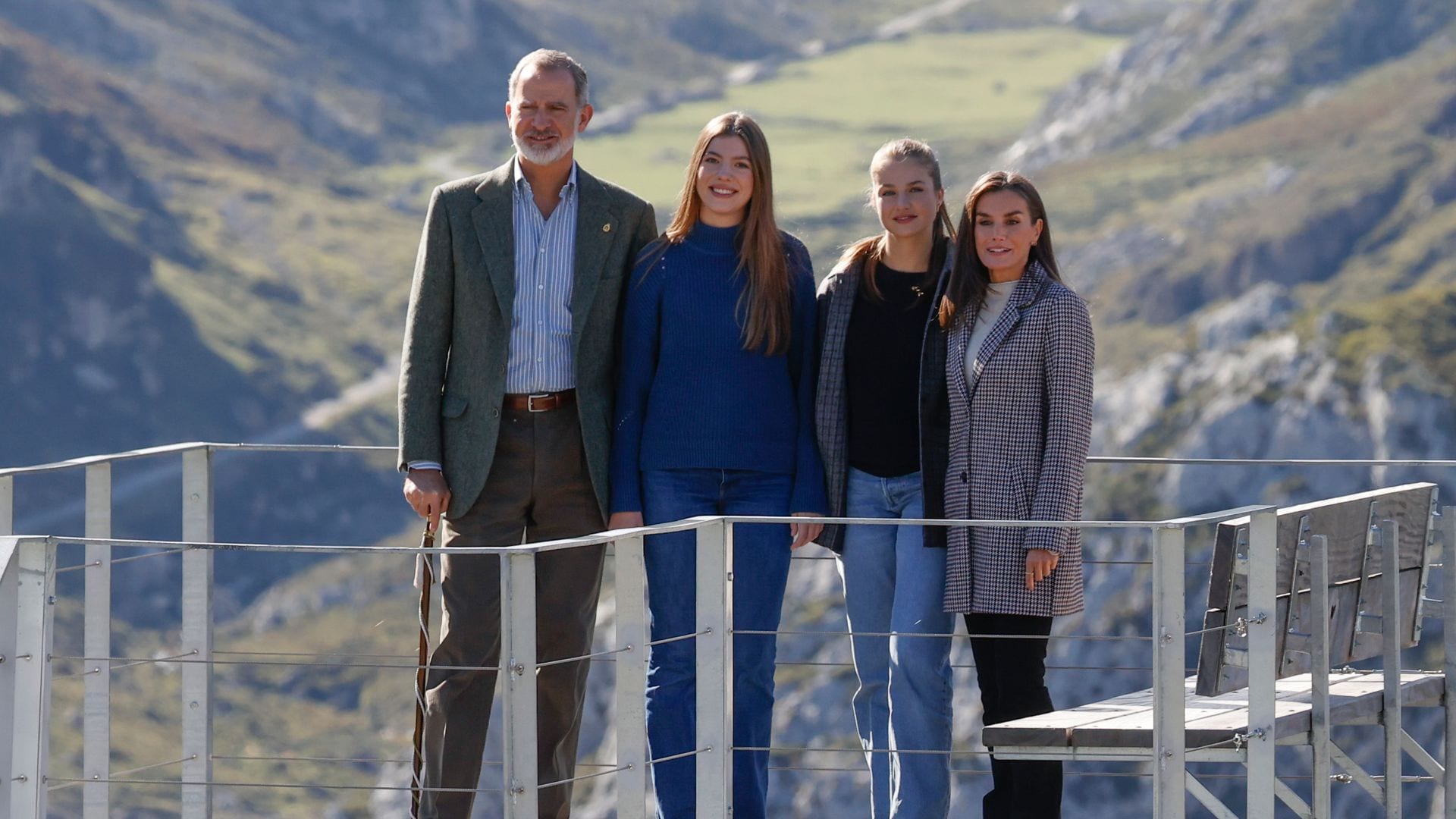 Leonor recorre el corazón de los Picos de Europa para conocer el Pueblo Ejemplar junto a los Reyes y Sofía