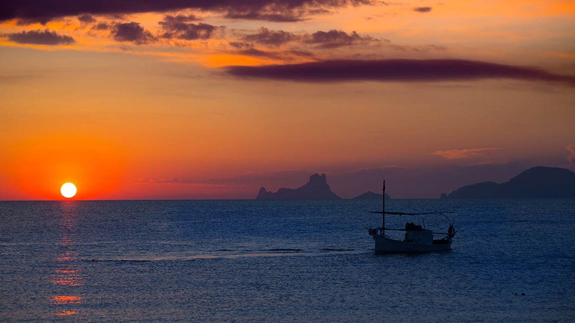 Buscando la puesta de sol en kayak por la isla de Formentera