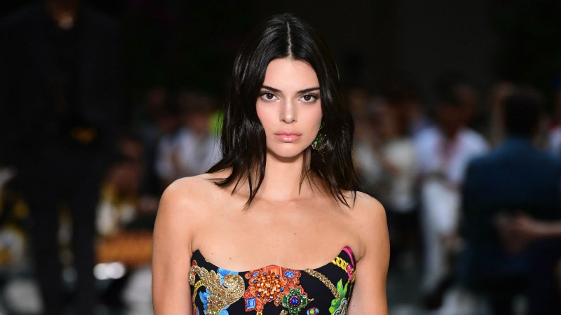 Las sandalias 'emoji' de Kendall Jenner, su fórmula más divertida contra el calor