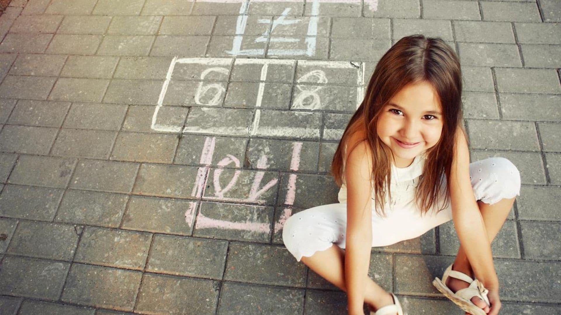 ¡Vacaciones sin pantallas! Los juegos tradicionales más divertidos para revivir con tus hijos