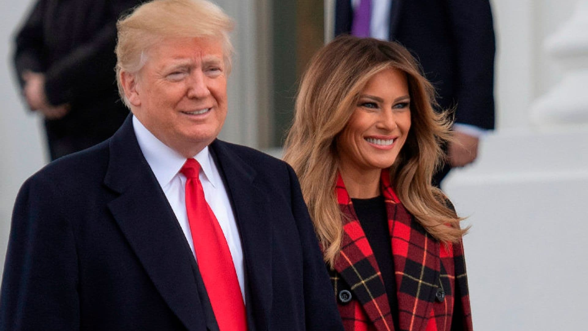 La tradición de Melania Trump: un abrigo de cuadros por Navidad