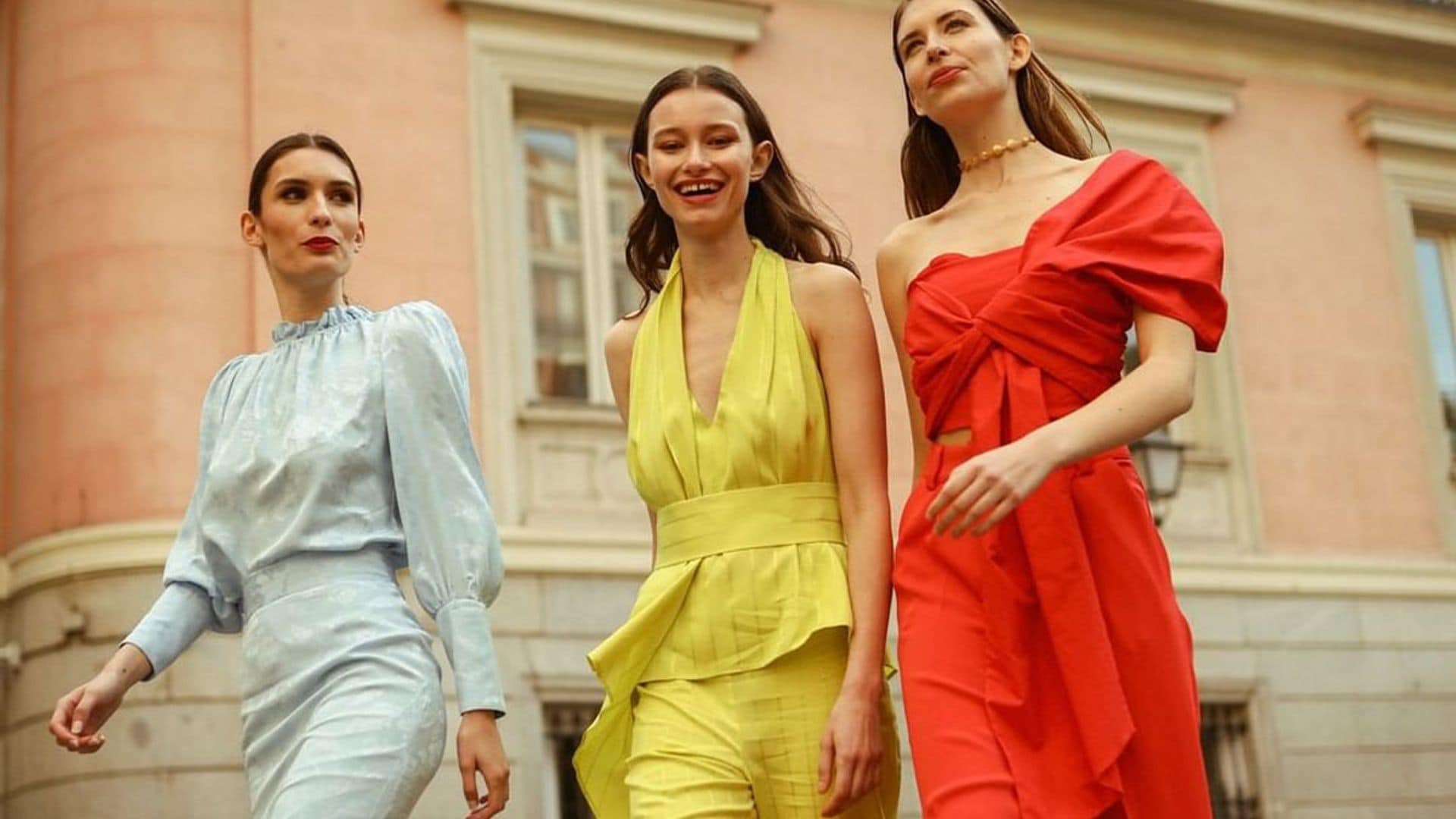 Invitadas monocolor: vestidos y 'total looks' para rendirse a la tendencia que no admite errores