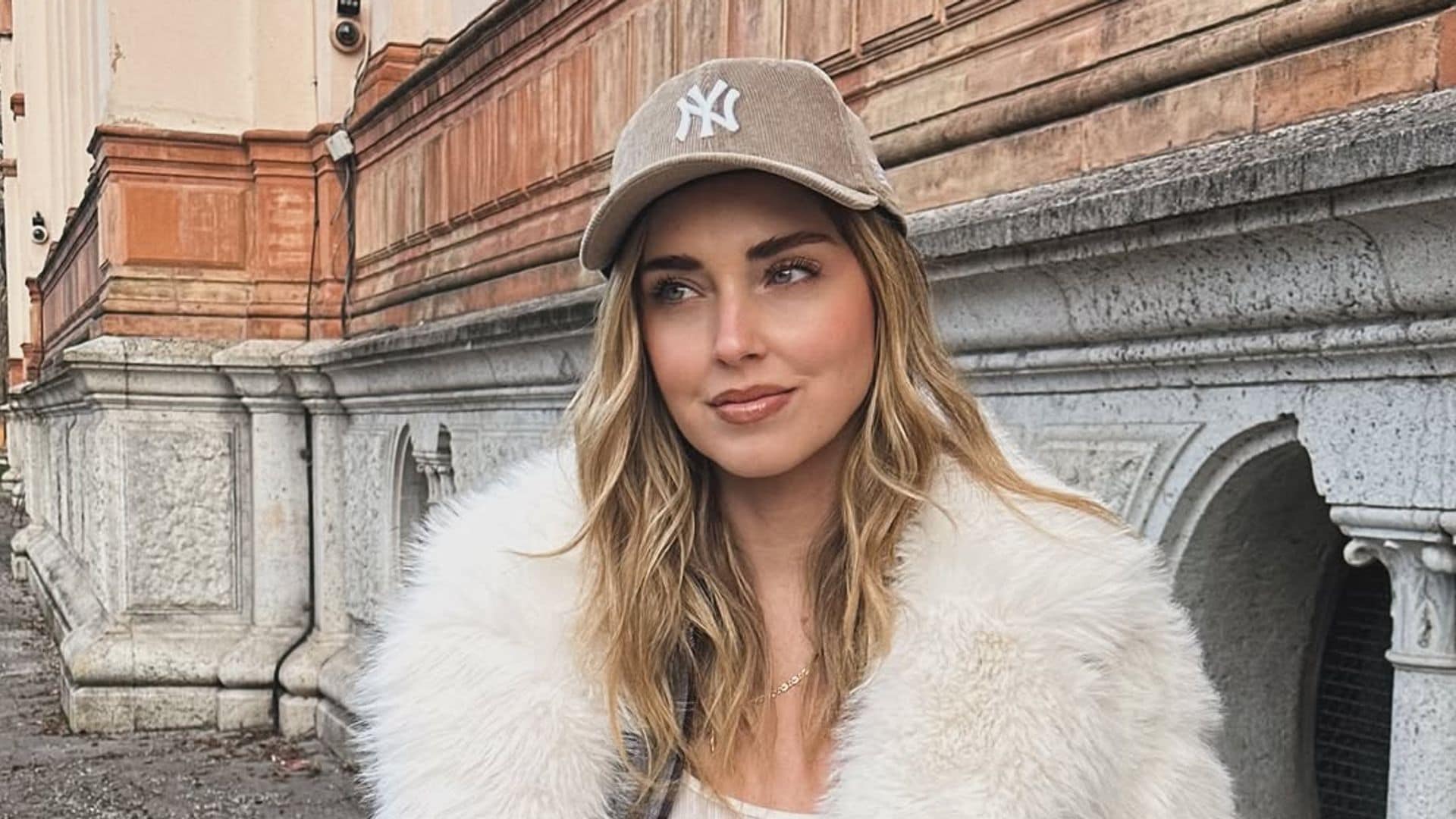 Chiara Ferragni y sus looks más cómodos y estilosos para 2025: del abrigo de pelo a los complementos ‘wild west’