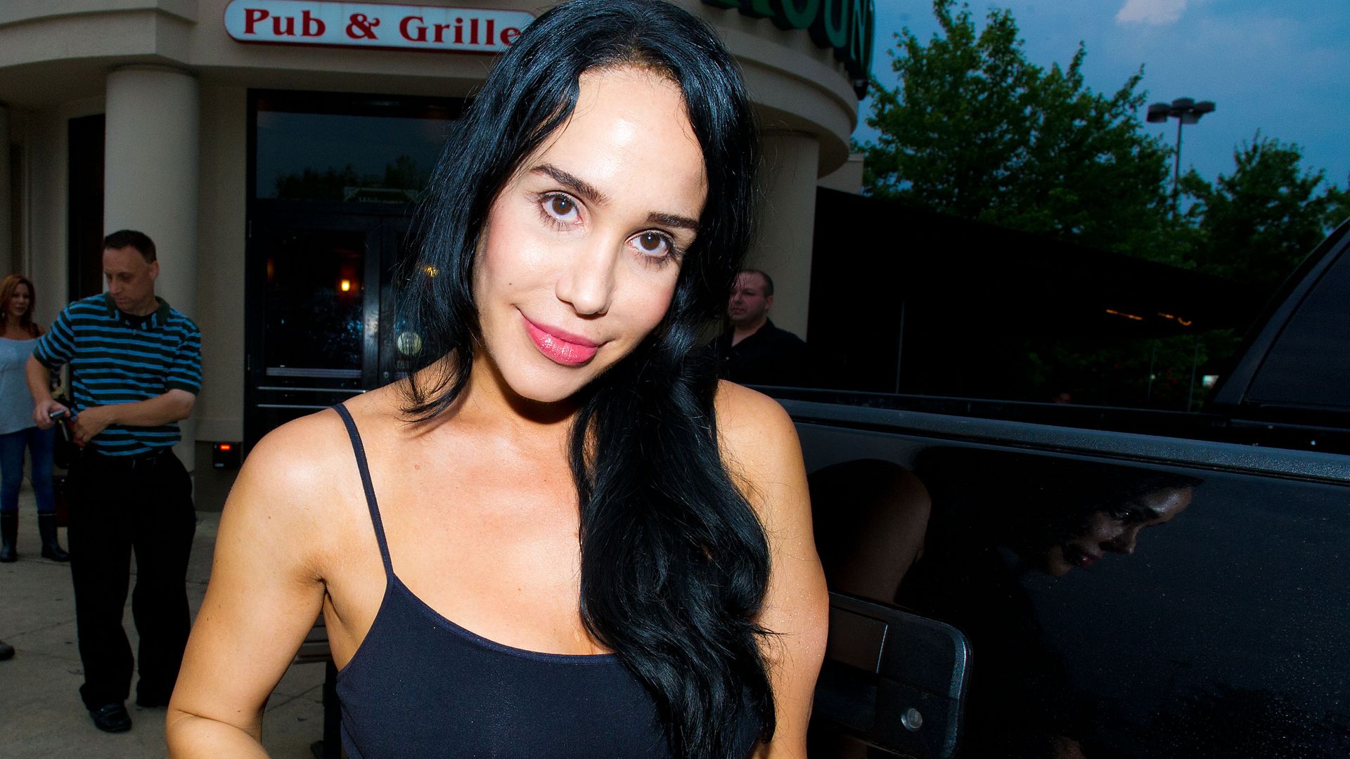 Nadya Suleman, la única madre de octillizos en el mundo, se convierte en abuela a los 49 años