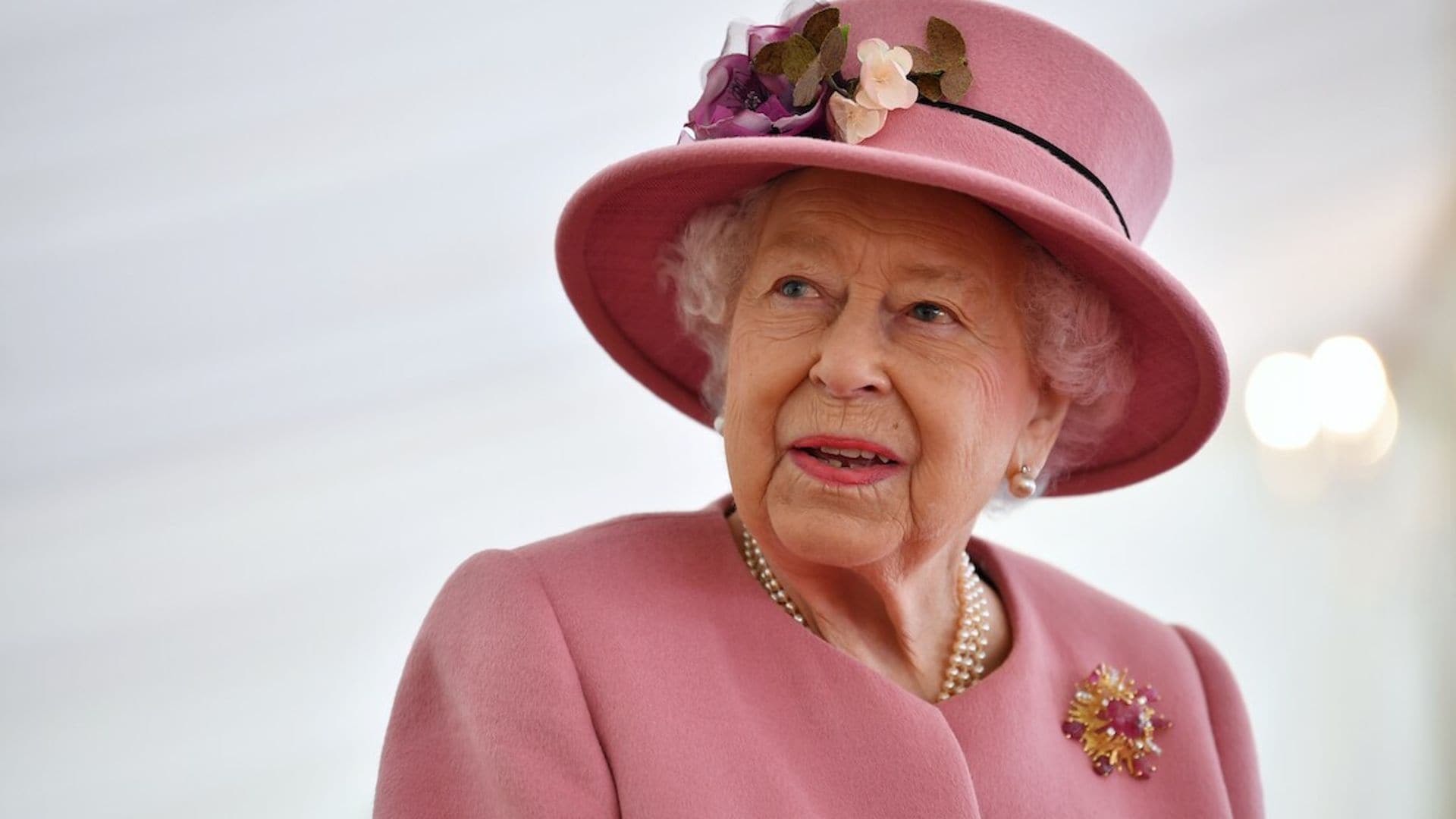 La reina Isabel reaparece por primera vez tras dar positivo a COVID-19